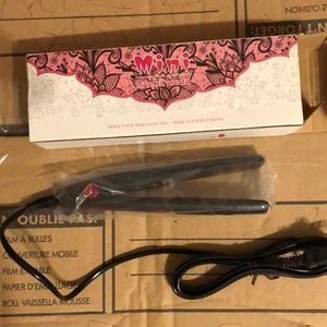 NIB  - Mini travel flat iron